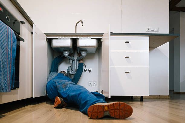 Professional Leak Detection technician working in Philadelphia, NY
